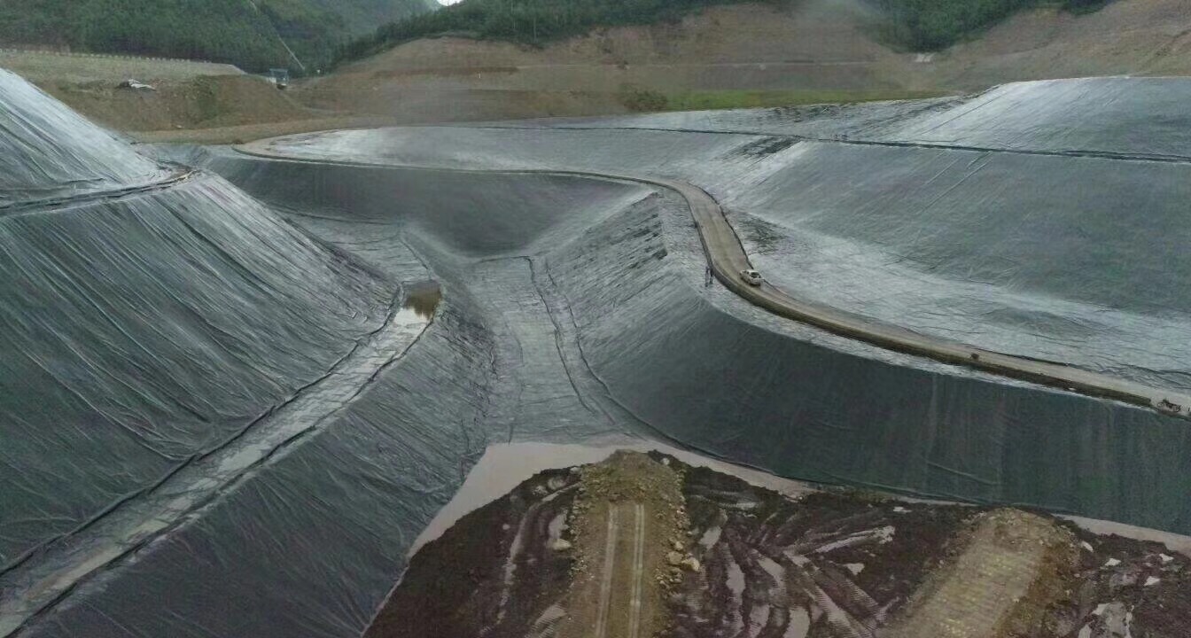 在大風中該怎樣進行土工膜的鋪設